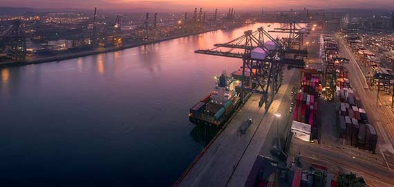 containers are loading in ship